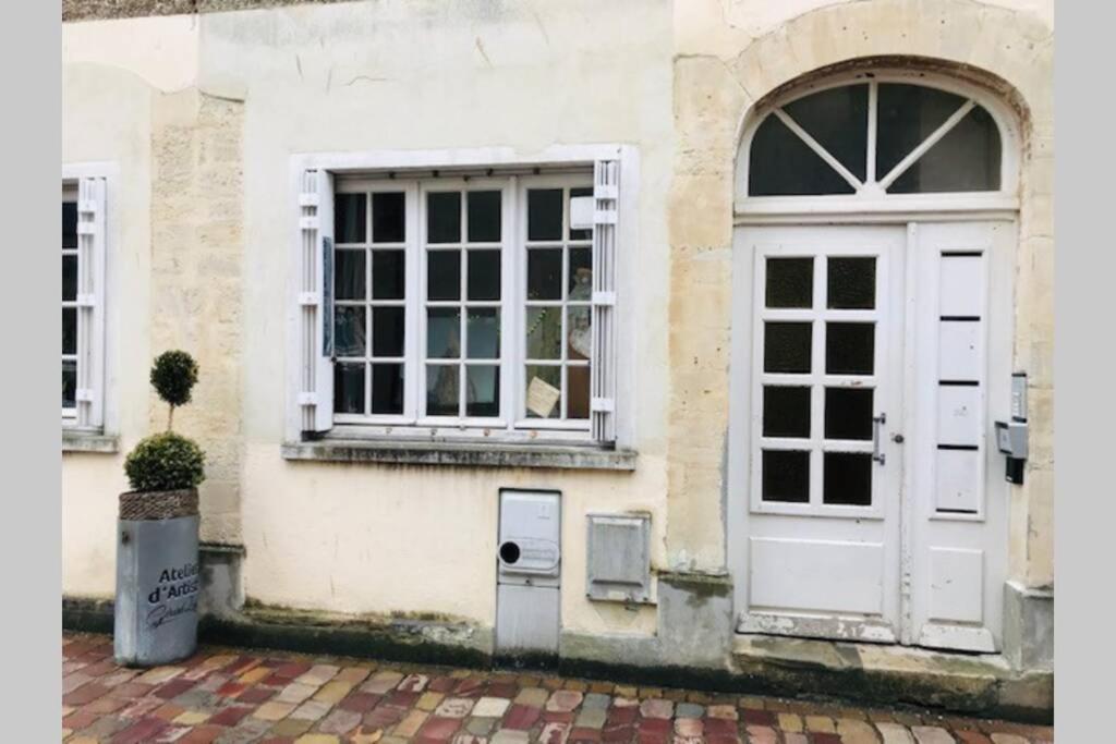 Au Coeur Du Vieux Bayeux, Logement De Charmeアパートメント エクステリア 写真